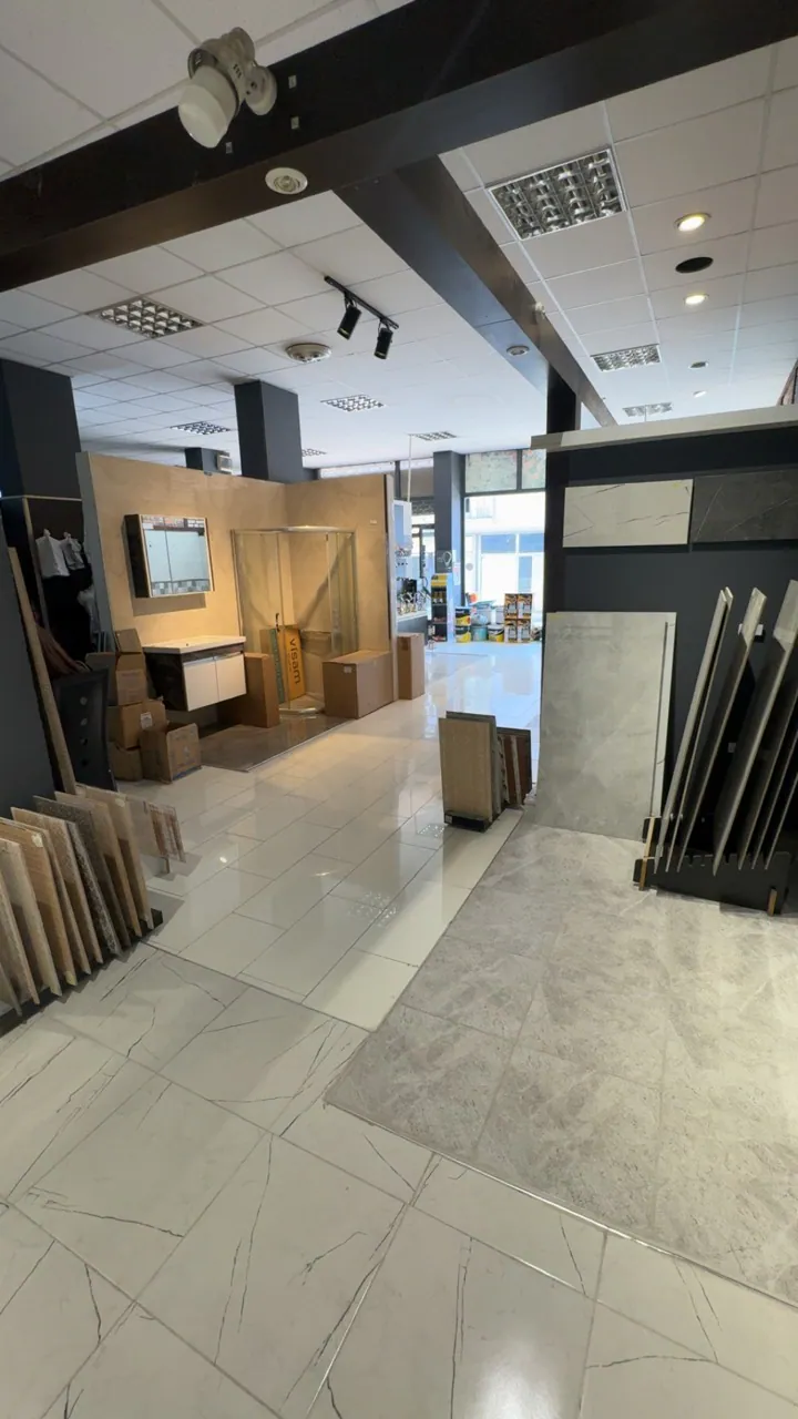 ARIK YAPI seramik, banyo dolabı, lavabo ve duşakabin teşhir alanı